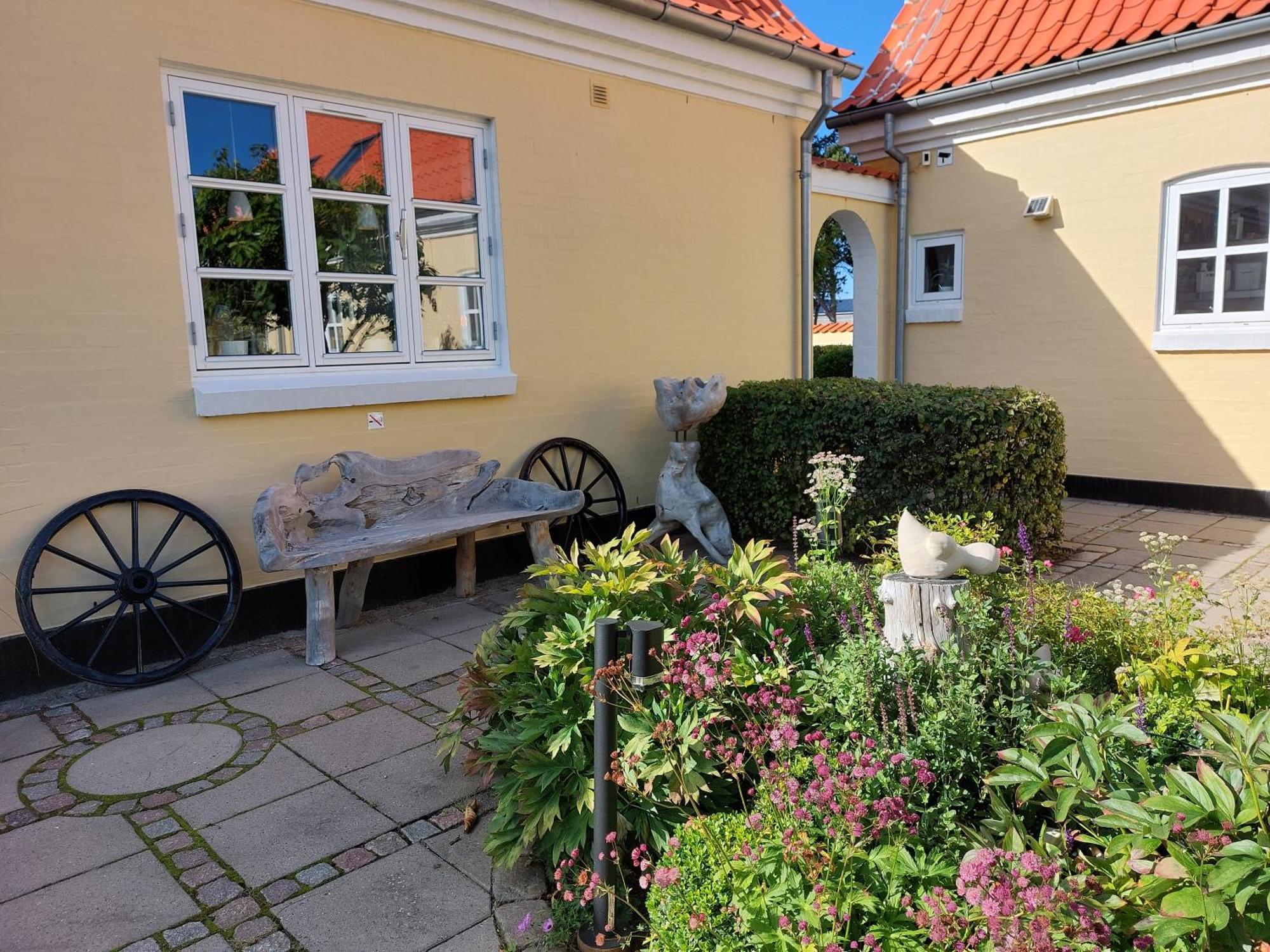 Toftegarden Guesthouse - Apartments & Rooms Skagen Exterior photo